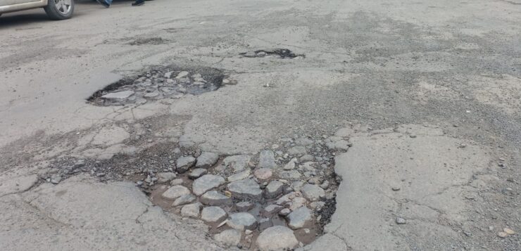 Battling with potholes on Jocotepec’s South Independencia Street