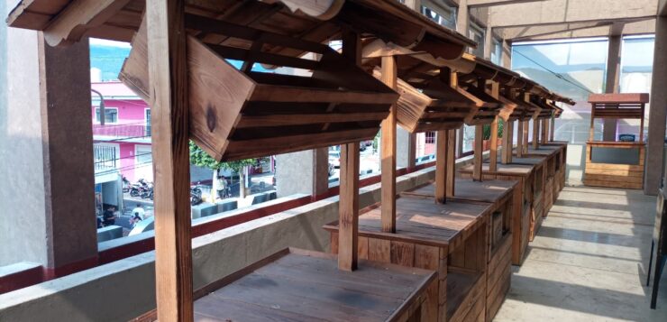 Jocotepec's wooden stalls for former street vendors abandoned