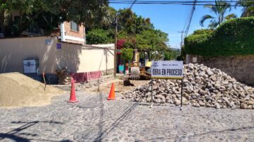 Cobblestones being installed on Ocampo Street from Río Zula to downtown