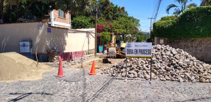 Cobblestones being installed on Ocampo Street from Río Zula to downtown