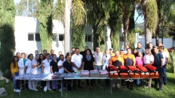 Close to 100,000 pesos worth of uniforms delivered to medical personnel in Jocotepec