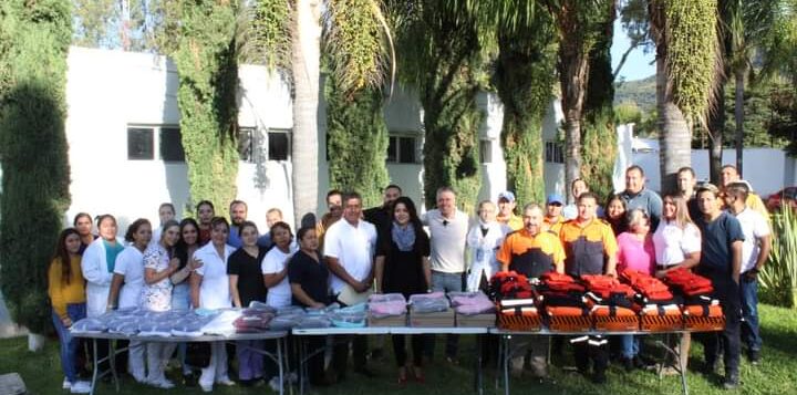 Close to 100,000 pesos worth of uniforms delivered to medical personnel in Jocotepec