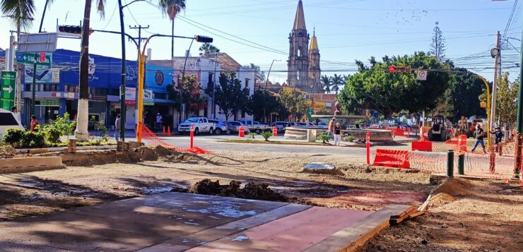 Concrete layer being poured on Chapala’s main street