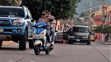 PHOTONOTE: In spite of enforcement motorcyclists in Jocotepec ignore traffic safety