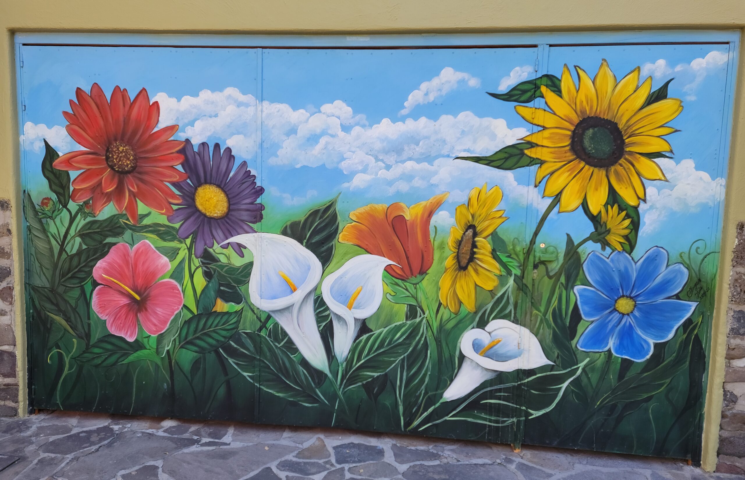 Unnamed mural of flowers by George Luis, painted 2018. Located on a private home on Constitución just west of Revolución Ave.