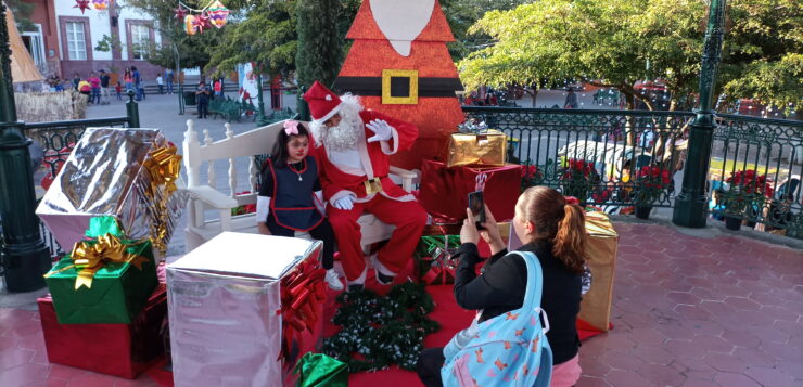 Santa Claus lights up the Christmas party in Jocotepec