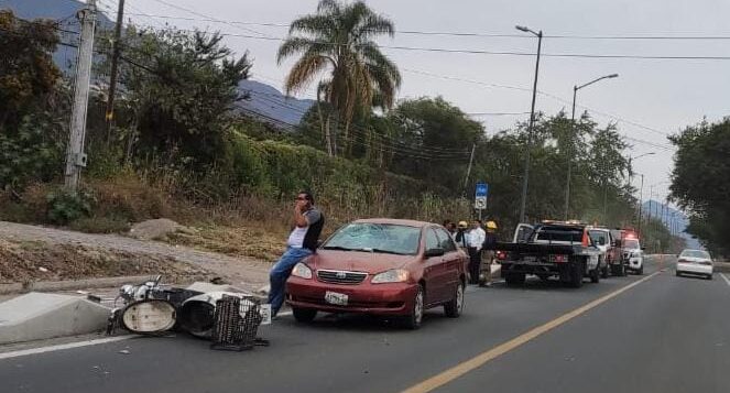 Accident on carretera in Ajijic Motorcycle and car collide near La Canacinta