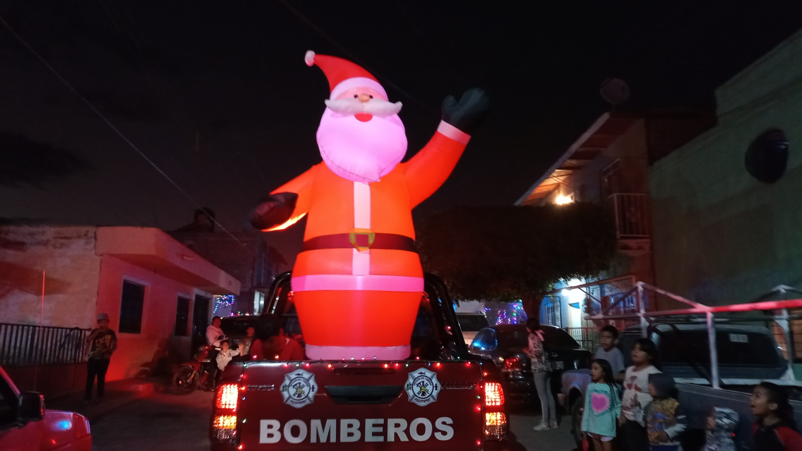 Jocotepec firefighters hold annual Christmas caravan