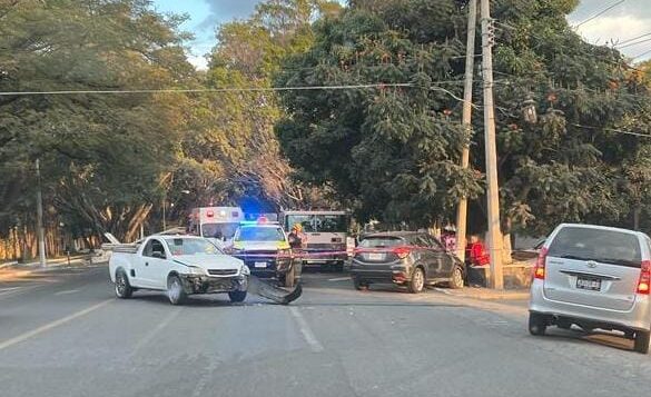 Two pickup trucks collide in La Floresta One person was injured in the accident