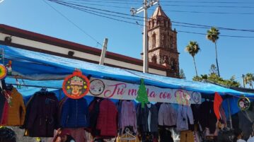 Organized of the Christmas tianguis (flea market)