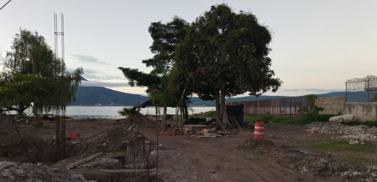 New housing development in San Juan Cosalá blocks access to the lake "Quinta Tula" project lacks federal authorization