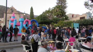 Dozens of children celebrate Three Kings' Day in Ajijic