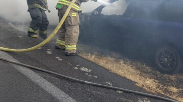 Car burns on highway between Chapala and Ixtlahuacán de los Membrillos