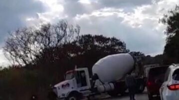 Cement truck crashes on Chapala-Ajijic highway