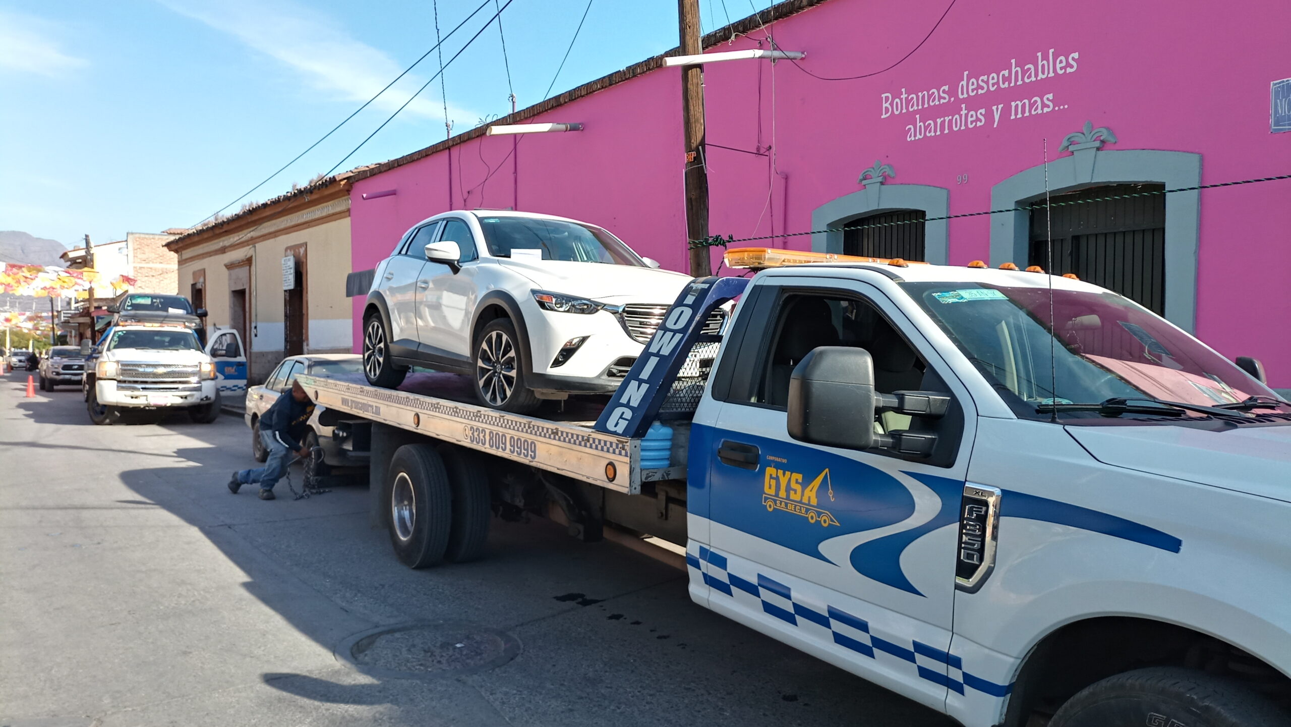 PHOTONOTE: Cars obstructing the Señor del Monte pilgrimage towed