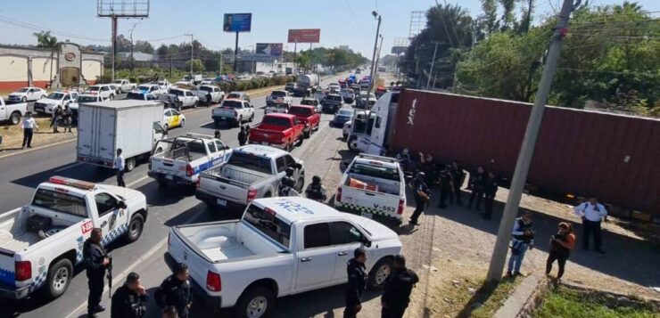 Robbery on highway to Chapala provokes heavy police response
