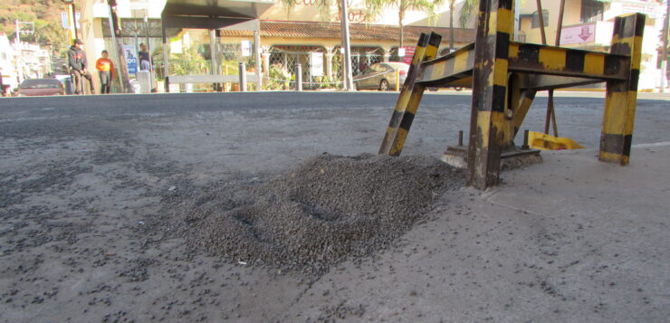 Ajijic drivers and pedestrians struggle with unfinished work on the Carretera