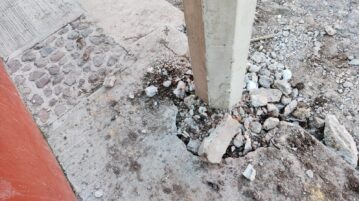 CFE leaves broken sidewalks, downed lamps and hanging wires in Ajijic