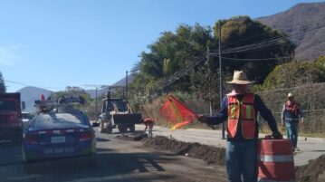 Modification to the access road to San Juan Cosalá New gutter installed