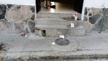 OXXO worsens littering on Colón Street in Ajijic