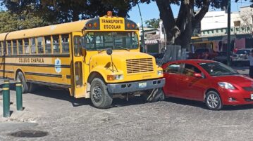 School bus collides with car in Chapala