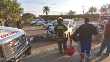 Car collides with motorcyclist in Ajijic