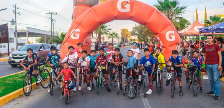 Young cyclists from San Juan Cosalá pedal in Lagos de Moreno race