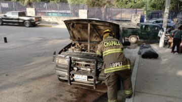 PHOTONOTE: Truck catches fire in Chapala