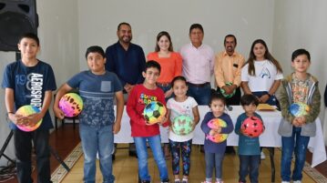 Chapala students receive Jalisco scholarships