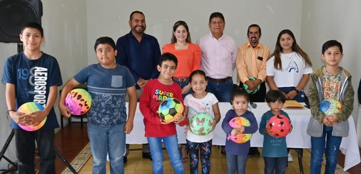 Chapala students receive Jalisco scholarships