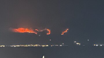 Wildfire on Cerro de García mountain burns out of control