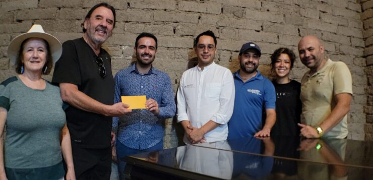 Lakeside Little Theater donates piano to Pedro Reyes School of Mariachi