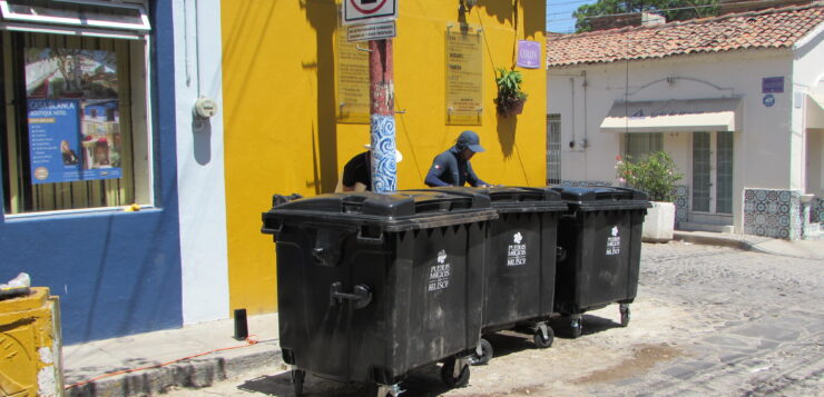 Pueblos Mágicos de Jalisco supplies new trash cans for Ajijic streets