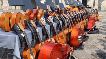 Jalisco delivers musical instruments to 6 schools in Chapala