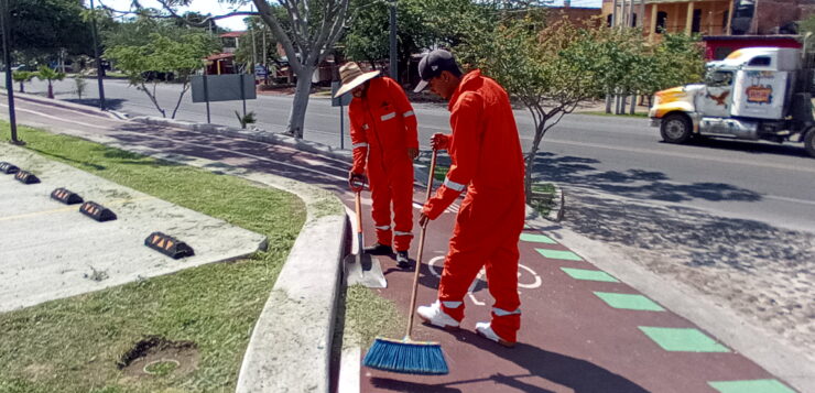 PHOTONOTE: Maintenance of the bicycle lane continues.
