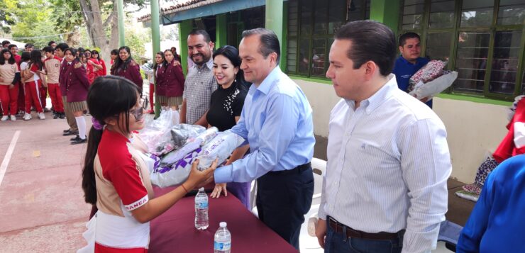 Chapala begins distribution of backpacks, school supplies and uniforms