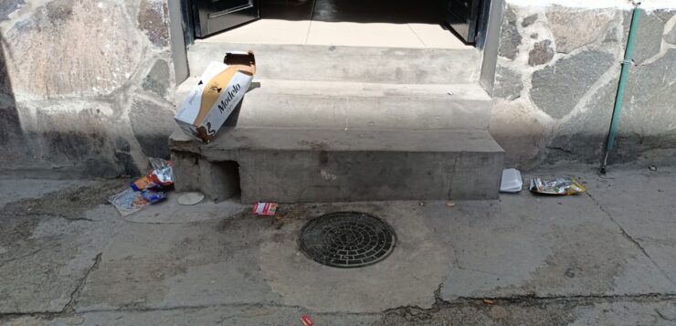 Despite dumpsters, garbage continues to pile up on Colón Street