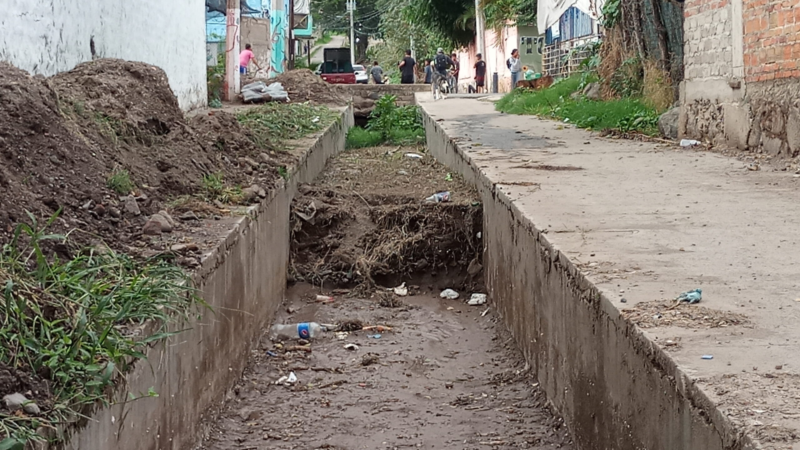 PHOTONOTE: Only half of San Juan Cosalá storm drain cleared