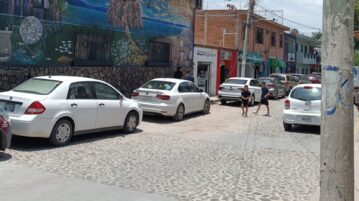 Parking restrictions lifted on Paseo Parroquia in Ajijic Plaza