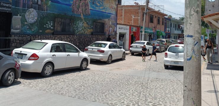 Parking restrictions lifted on Paseo Parroquia in Ajijic Plaza