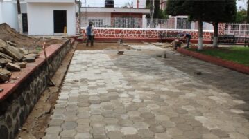 Huejotitán's square getting new paving stones