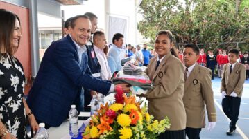 Last backpacks, uniforms and school supplies delivered in Chapala