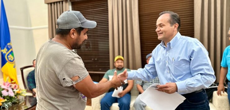Chapala distributes Jalisco agri-food credentials to local producers