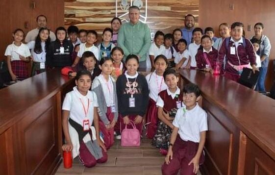 Students visit the President of Jocotepec