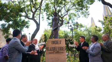 Statue of Consuelo Velázquez unveiled in Guadalajara Rotonda