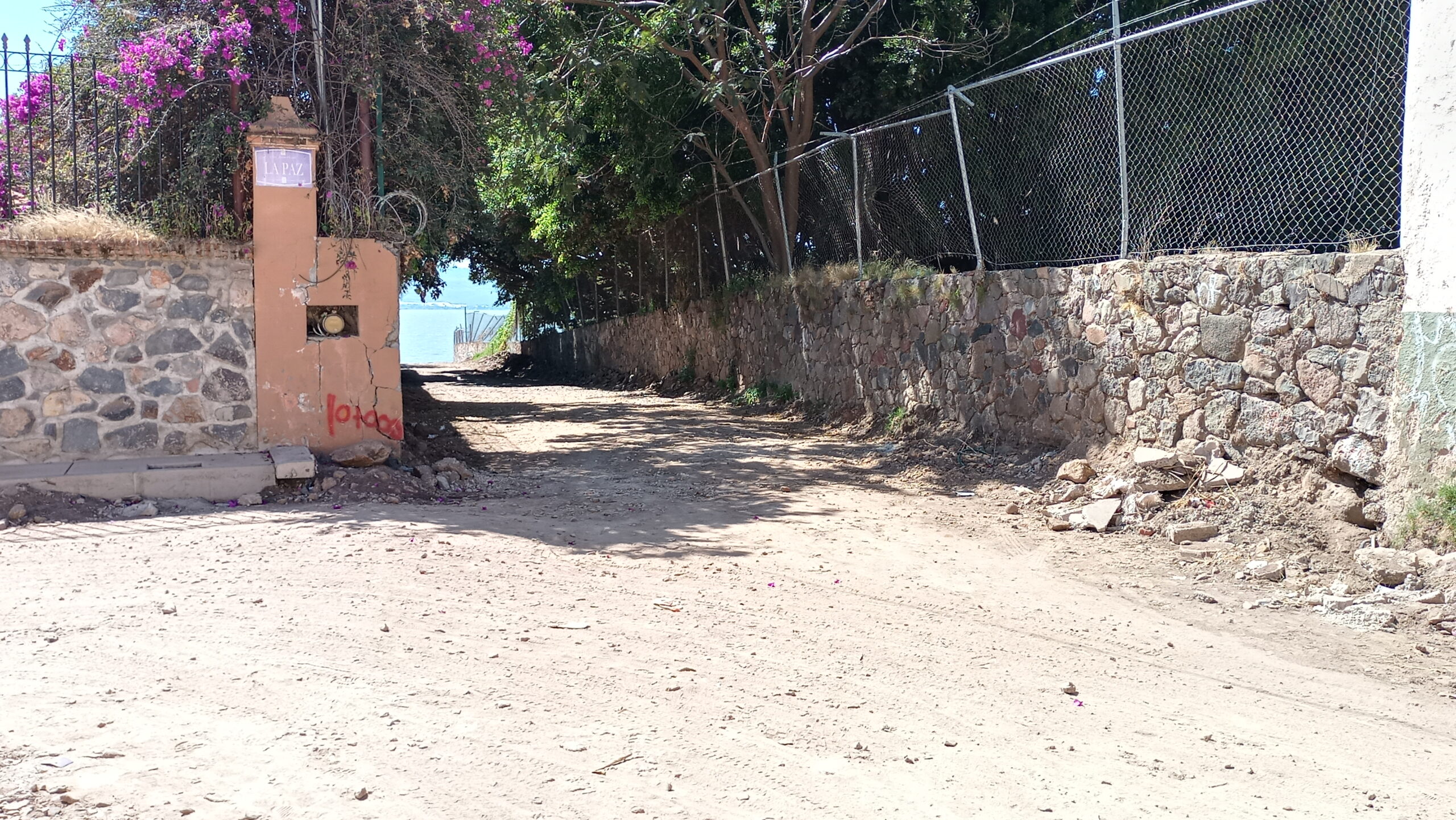 San Juan Cosalá citizens prevent privatization of their beach