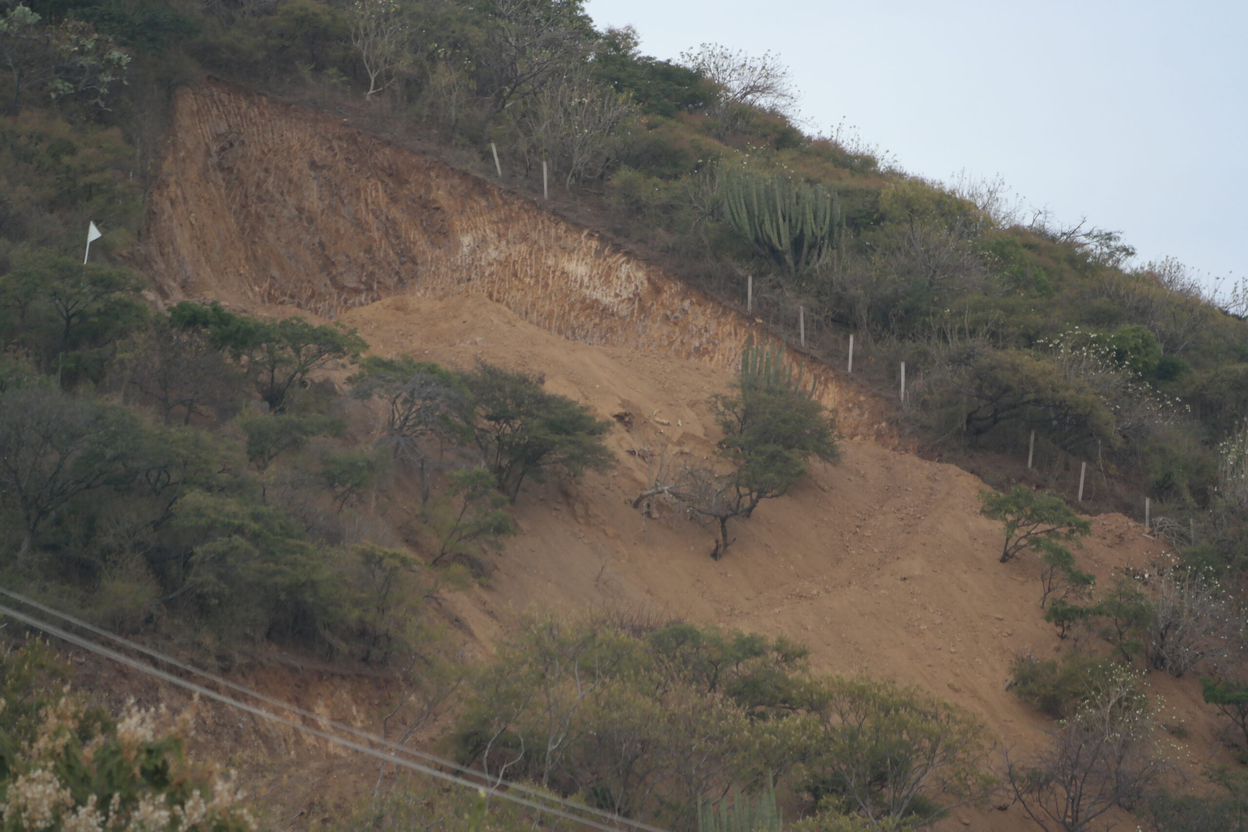 San Juan Cosalá unknown hillside excavation risks a landslide