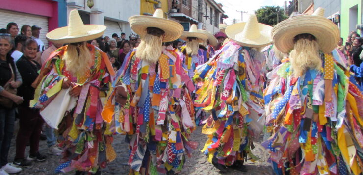 New Year's parade in Ajijic is ready