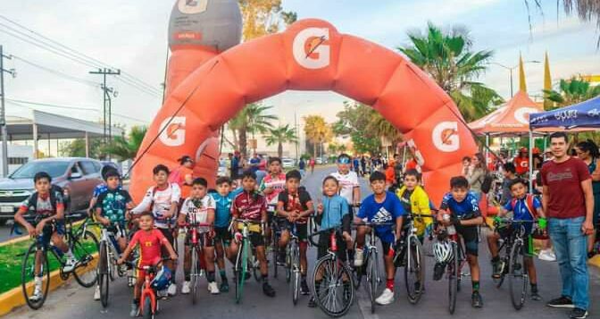 San Juan Cosalá has its own cycling school, which has been in operation for over two years and is aimed at children from six to fourteen years old. The school is located on Chapala-Jocotepec Road #110, in San Juan Cosalá. Its founder, Joel Nava, said that he began this project with his own funds to promote sports among the children and teenagers of San Juan Cosalá. The school's objective is to provide children with a healthy focus on sports culture. The club also works to to train kids for local and national competitions, such as the Pan American Games and the Olympic Games, where they can proudly represent their community and the state of Jalisco. Nava said that enrollment in the cycling school opens in January. Students will train for eight months with the goal of participating in both local and state competitions.Those interested should follow the school’s Fascebook page to see if they post information on fees and enrollment details. Lacking much support at the beginning, Nava’s project has gradually gained sponsors. Nava reiterated that the project is eager for more people to join and become part of this institution. The school is located on Chapala-Jocotepec Road #110, in San Juan Cosalá. Translated and edited by Mags Petela