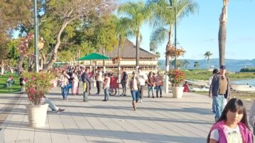 Holiday sales on Chapala's Malecón are down